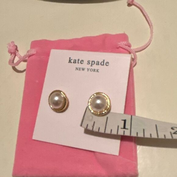 Kate Spade Faux Pearl Cabochon Stud Earrings Gold Tone Bezel Preppy Feminine - Picture 6 of 6
